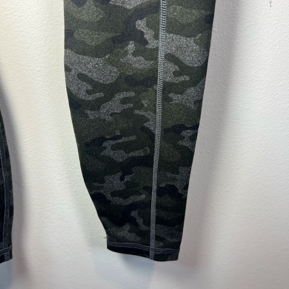 Fabletics Womens On-The-Go Powerhold High Waist Leggings Charcoal Camo Sz Medium - Picture 8 of 14